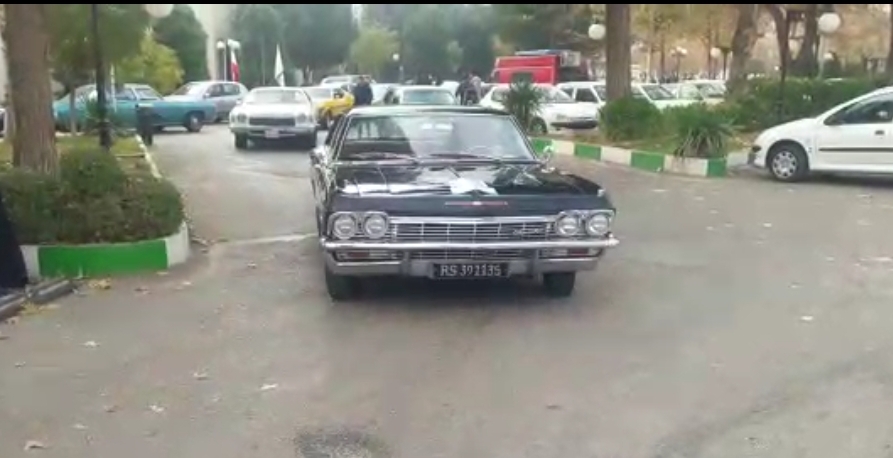 رالی شهری خودروهای کلاسیک در مشهد برگزار شد